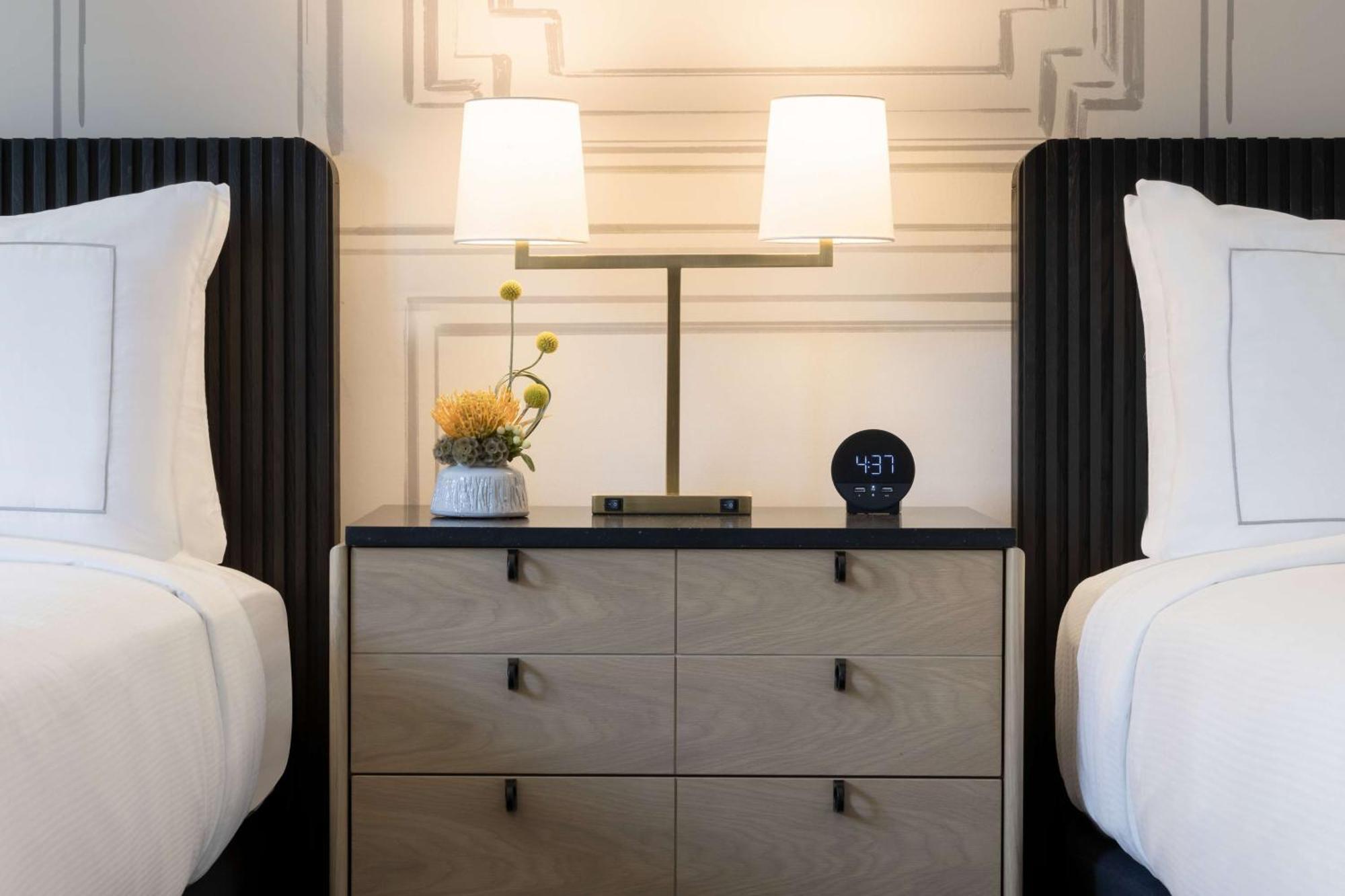 106 Jefferson Huntsville, Curio Collection By Hilton Buitenkant foto