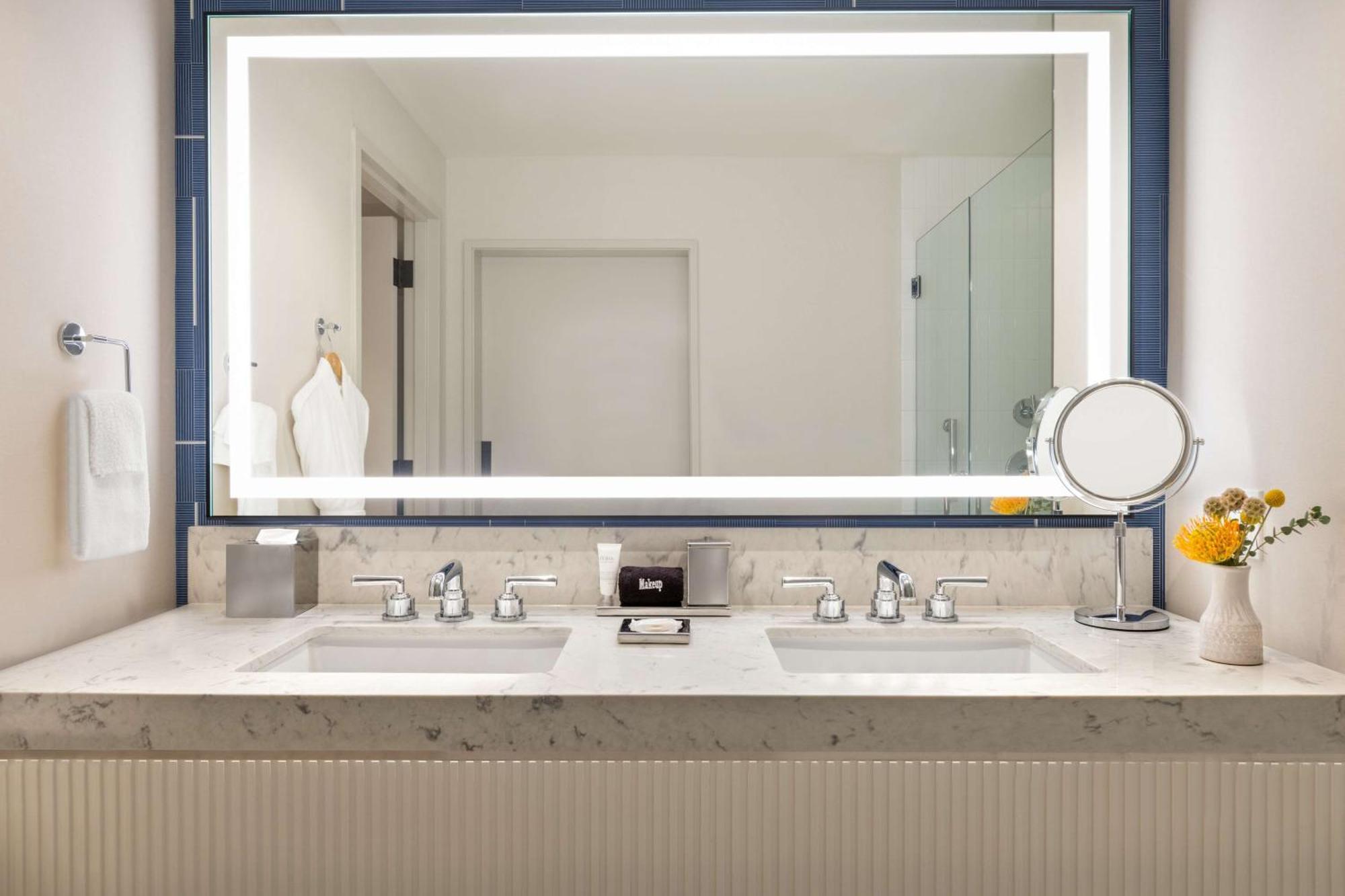 106 Jefferson Huntsville, Curio Collection By Hilton Buitenkant foto
